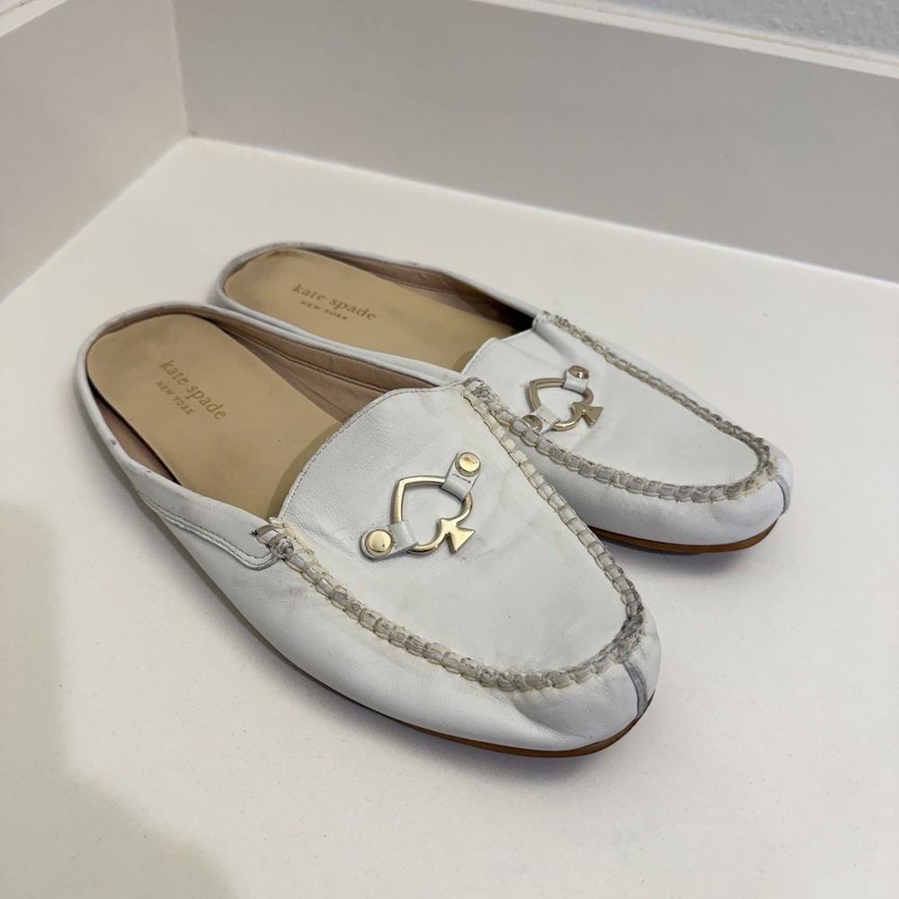 KATE SPADE New York White Flat Colada Mules Backless Women's 8.5 Shoes Gold Logo